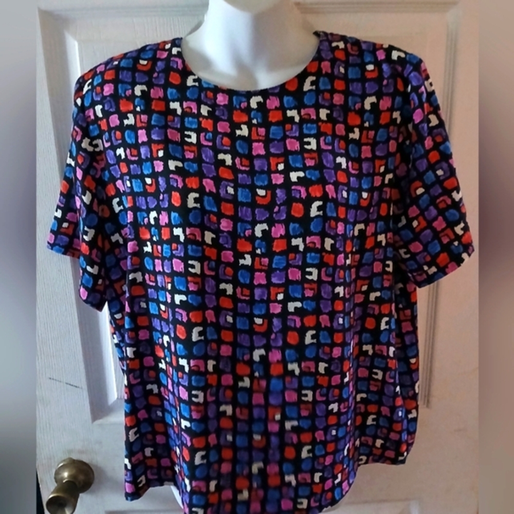 Ship n Shore Petite - Women's Lightweight Colorful Blouse. Size Petite Large